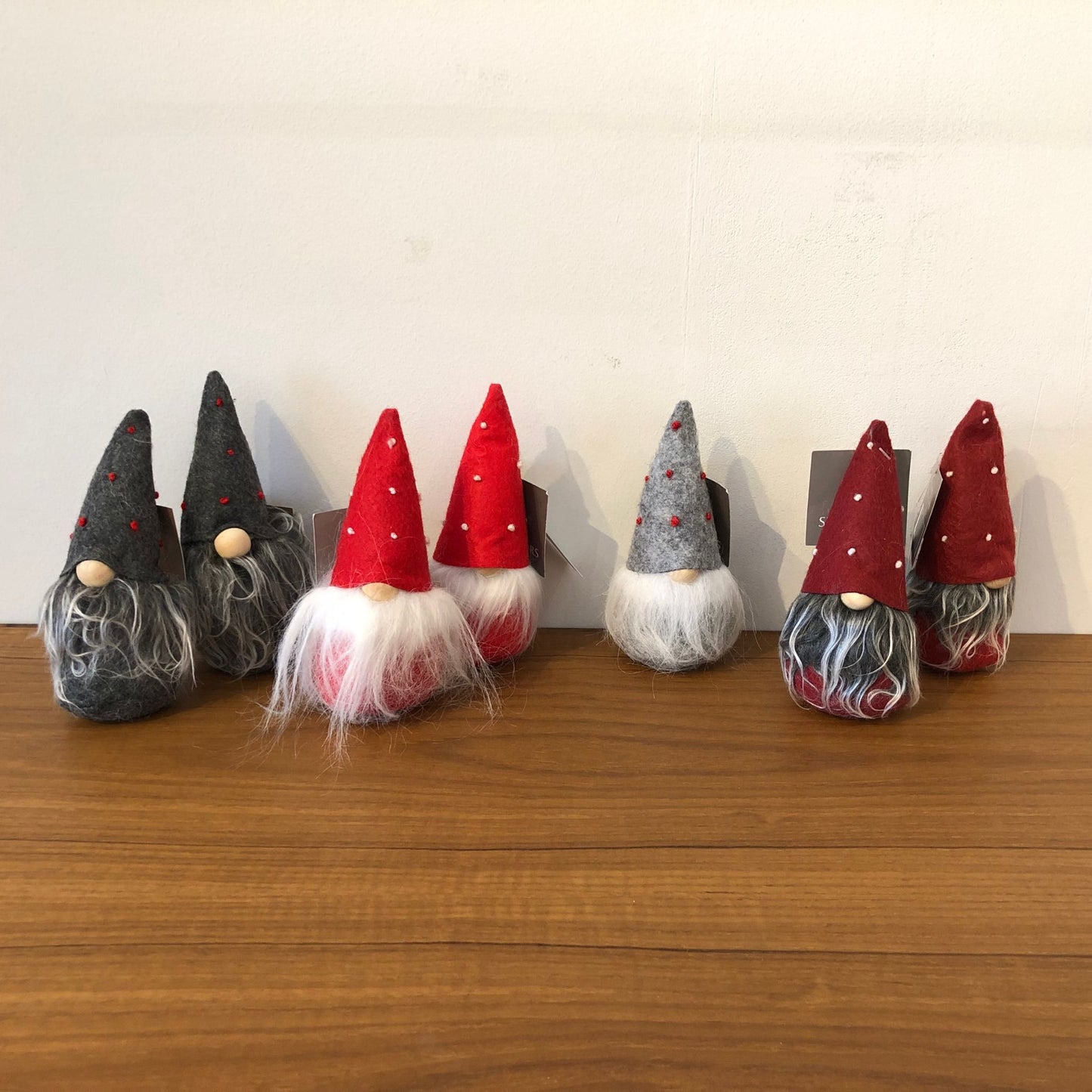 クリスマスを楽しむ 水玉模様のサンタトムテ